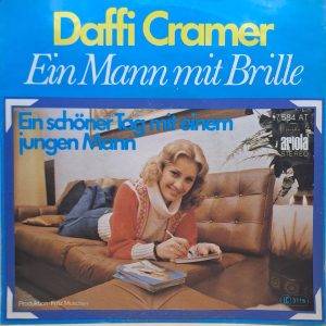 Daffi Cramer - Ein mann mit brille - Ein schöner tag mit einem jungen mann A